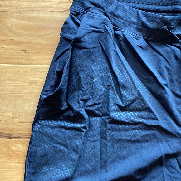 Men’s Dark Grey Lululemon Shorts - Picture 2 of 6